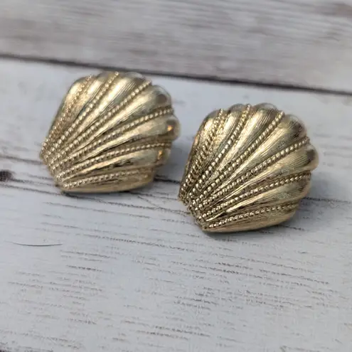 Vintage Stud Earrings For Pierced Ears 7/8" Gold Tone Flourish