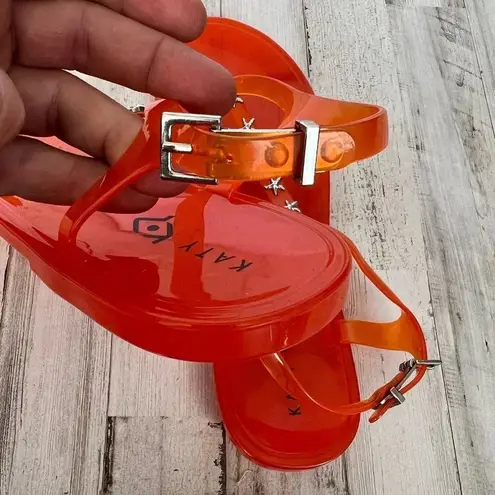 Katy Perry Orange Starfish Studded T Strap Geli Sandals Size 8 NEW