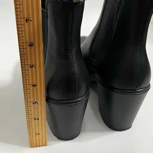 Blundstone 2365 Heeled Chelsea Boots Black Leather Women’s Size 7.5