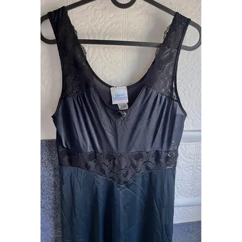 Vintage Quiet Moments long night gown in black lace trim size M Size M