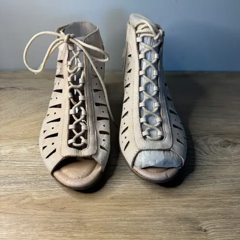 Earth Kristen Bootie 8.5 D Beige Nubuck Cutout Lace Up Heels Comfort Sandals Tan