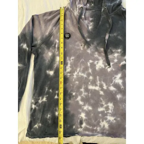 Blue Gray White Tie Dye XL Women's Hoodie with "I can't even" pin black white