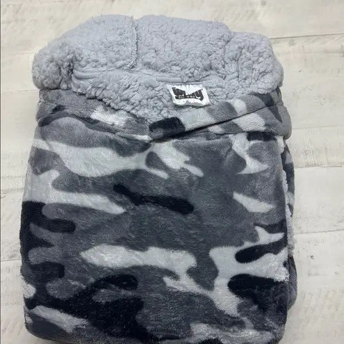 The Wayy Big Plush Oversized Hoodie Lined Unisex One Size Camo Ribbed Cuffs Black