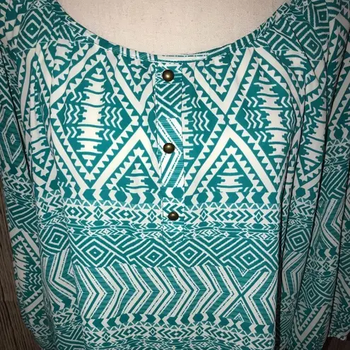 Everly small green & white patterned blouse