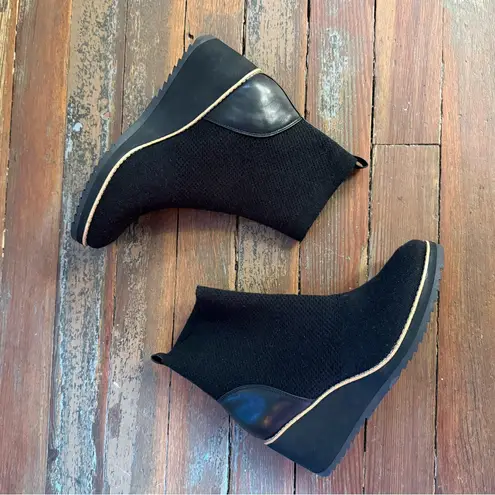Sofft Elaina Waterproof Knit Wedge Ankle Bootie ~ Size 11 💛🍄 Black
