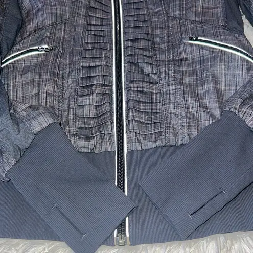 Lululemon  Run: Back On Track Jacket Color Coal Pig Pink Shale Stripe Size 4 EUC - Image 7