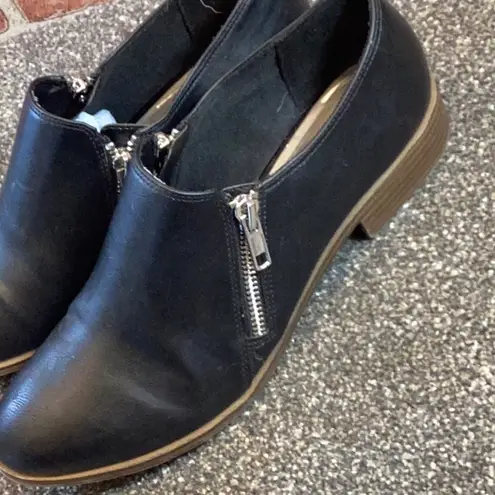 American Eagle  Black Ankle booties