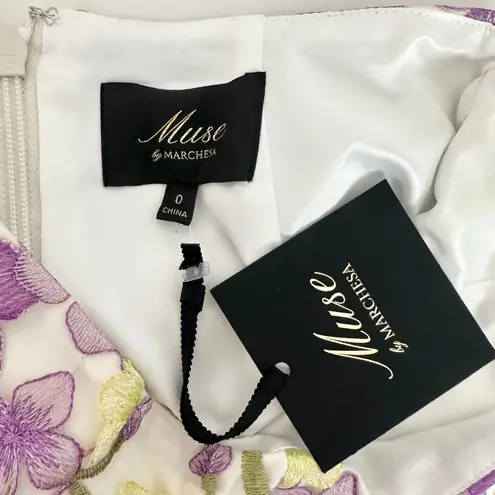 Muse by Marchesa Cynthia Floral Novelty Embroidered Pencil Midi Skirt US 0 NWT Purple