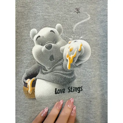 Y2K Winnie the Pooh Love Stings Crewneck size medium Gray