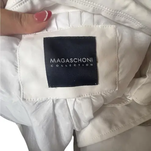 Magaschoni ☑️☑️☑️ Collection Women’s White Jacket ☑️☑️☑️