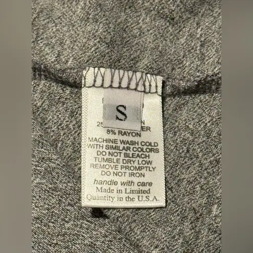 Lauren Moshi EUC Grey and Pink Emmalyn Elements Lip Graphic Tee size medium