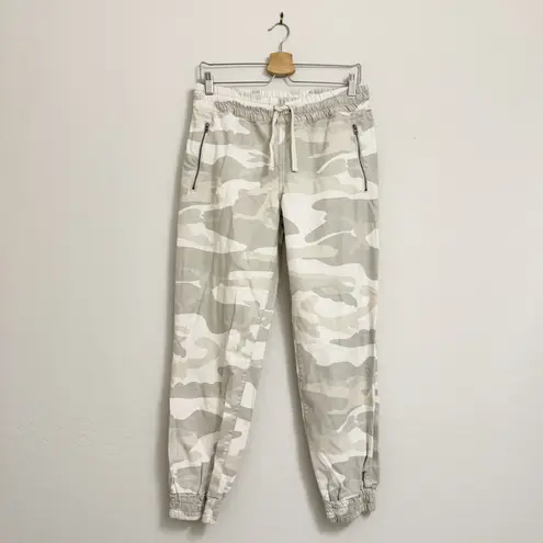 TNA Aritzia Alix Jogger Pants in White Camo Size Medium Green