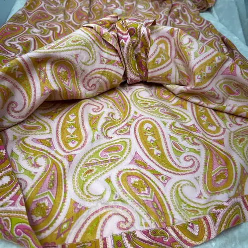 Vintage housecoat large pockets huge mother of pearl buttons union made paisley Size M