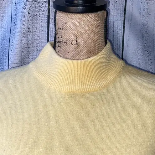 Bee You! Vintage Unique Short Sleeved Turtle Neck Bee Sweater Yellow Size M