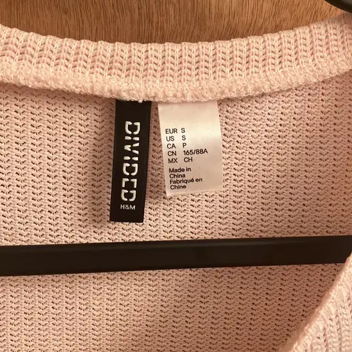 H&M Light pink Y2K style cropped sweater with the number 62 in silver sequence - Image 4