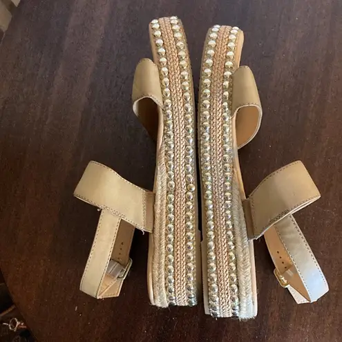 Seven Dials Women's Beige Sandals with Gold Accents Size 9