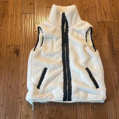 Abercrombie & Fitch  soft a&f Sherpa faux leather trim vest M