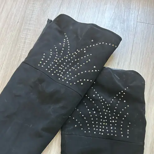 Elevate Your Look: Suede Heeled Knee