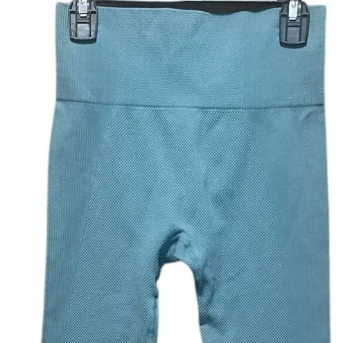 Savvi Ashtanga sage green textured leggings Size small