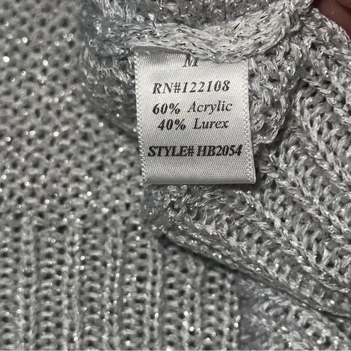 Piccola Bela NWT Women’s Size M Gray Silver Shimmery V