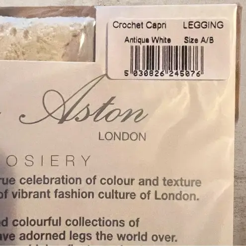 Jonathan Aston antique white crochet Capri leggings! New