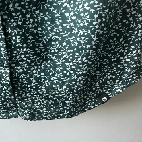 Green & White Ditsy Floral Sleeveless Collared Button