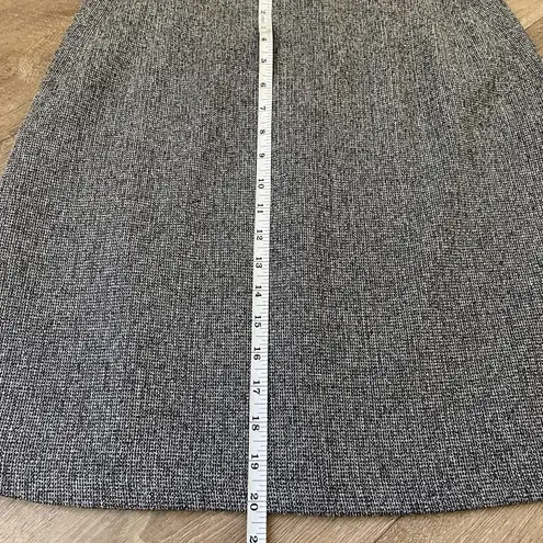 Tahari  Black Tweed Short Pencil Skirt ~ Back Zip Closure ~ Women’s Size 8