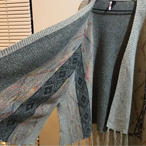 Love by Design Super Soft Oversized Fringe Kimono! button armholes