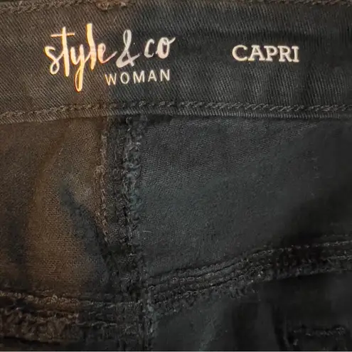 Style & Co . Black Denim Capri Size 22W Fixed Cuff 5 Pockets Belt Loops - Image 3