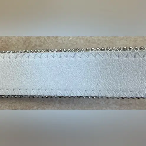 Womens White Western Belt MEDIUM/LARGE Waist Size Silver Tone Buckle Beaded Trim