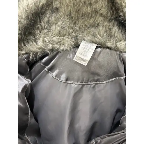 Silver Puffer Coat L Faux Fur Collar Outerwear Cabin Core Cozy Chic Ski Resort Size L
