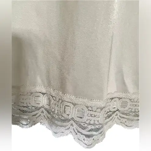 Vintage Olga Half Slip Ivory S 24/26” Waist 24” Length Ribbon Lace Waist and Hem