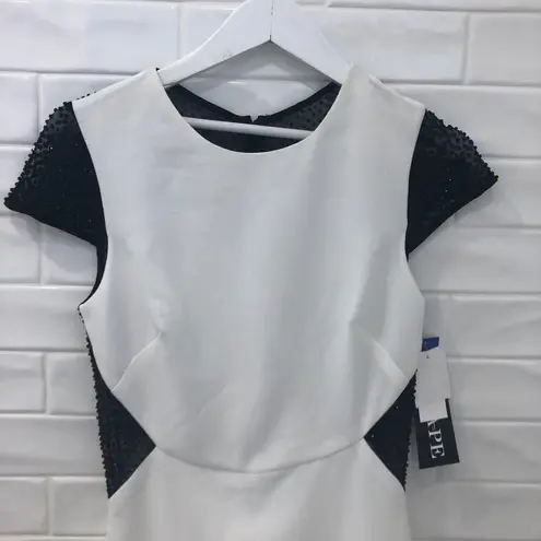 XScape 𝅺 colorblock cap sleeve dress embellished