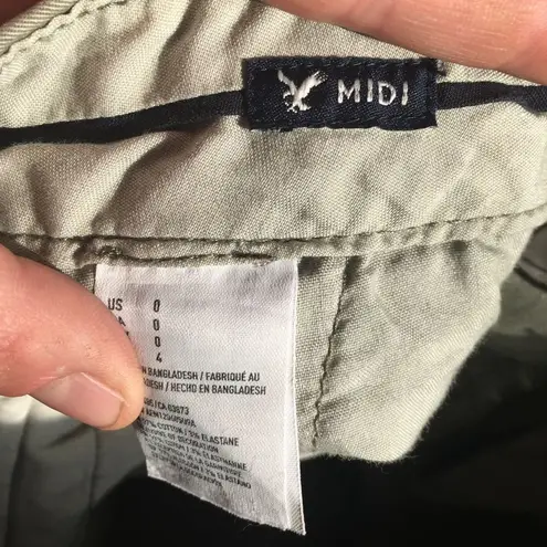 American Eagle olive green midi size 0 shorts Green