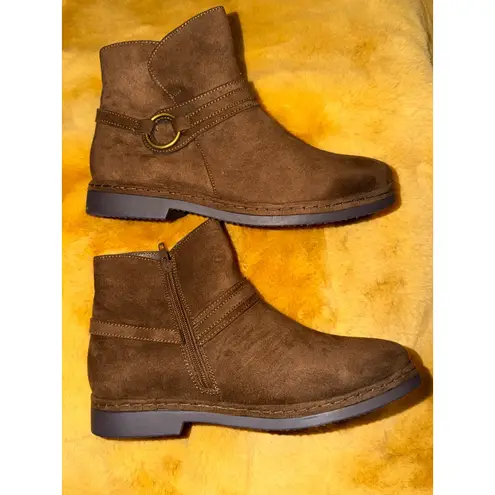 Bella Vita Women Izzy Brown Suede Ankle Boots Side Zip Buckle Detail Size 9.5N