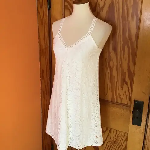 Jun & Ivy Feminine white lace mini dress