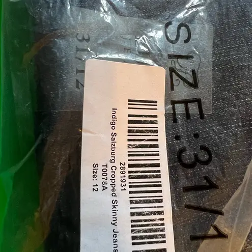 Luxe ❤️ NWT  brand skinny cropped blue jeans with bedazzled pockets