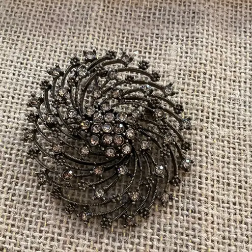 Simply Vera, Vera Wang Simply Vera Wang Rhinestone Spiral Brooch Pin Jewelry With Crystal Stones & Meta
