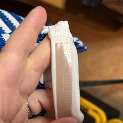 MiracleSuit Everyday Shapewear Blue & White Fitted Cap Sleeve Blouse Size Small