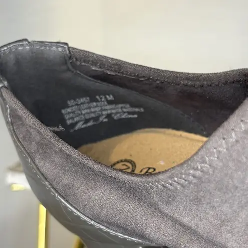 Bella Vita Gray Heels Elegant Design Size 12M
