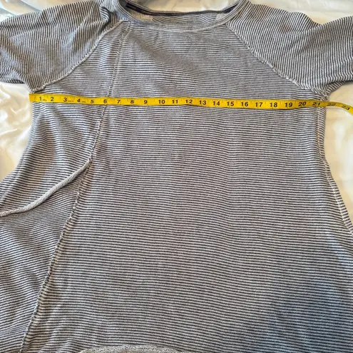 Calvin Klein Performance Womens Sweatshirt Size 1X White Blue Striped Pullover Gray