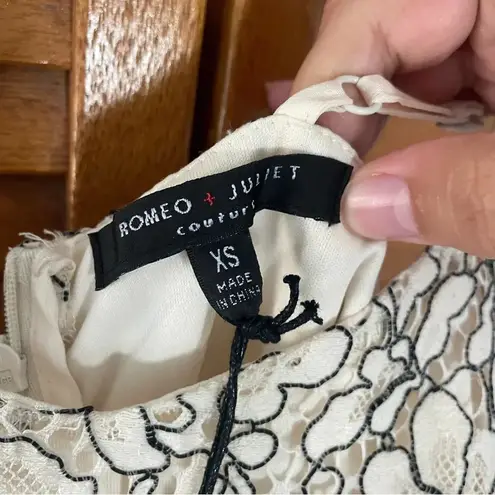 Romeo + Juliet Couture  Black and White Floral Laced Dress Sz XS NWT