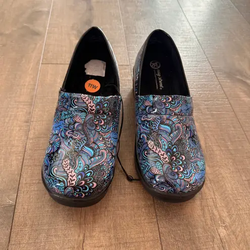 Easy Street Women's Clogs Size 11W Blue Pink Paisley Slip Resistant Shoes Comfy