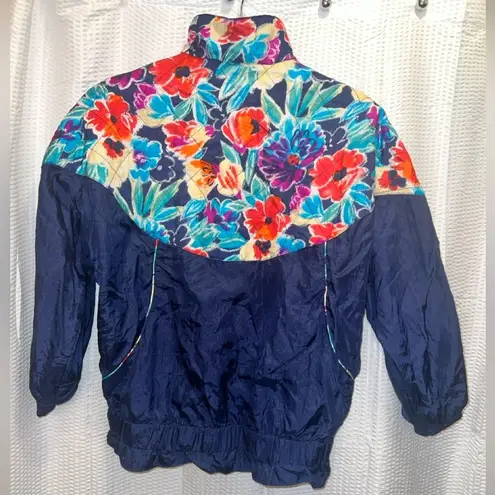 Ava Vintage Windbreaker, Floral w Ruched Base, Blue, Lt, Size Medium Petite, PM