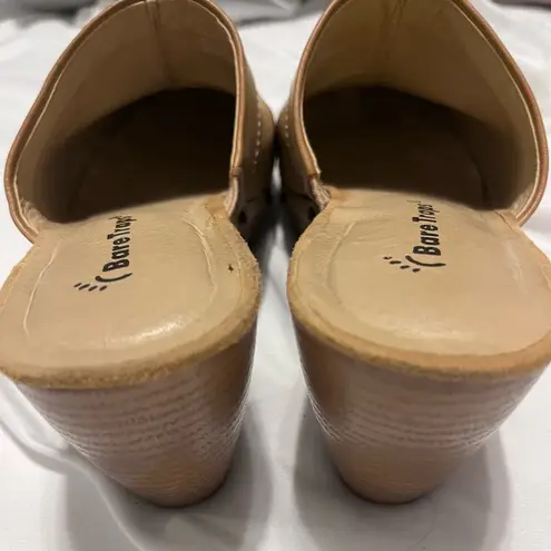 Baretraps  beige platform clogs size 7