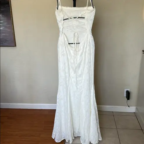 House Of CB  'Joan' Ivory Lace Up‎ Back Maxi Dress NWOT size M