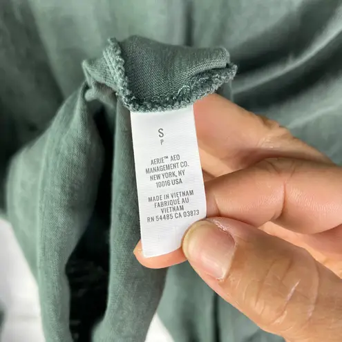 Aerie Women’s Henley Distressed Long Sleeve Cropped Green Top Size Small