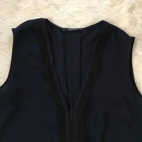 Tahari Navy Sleeveless V-Neck Blouse Tank Top Black Crochet Trim Size Small