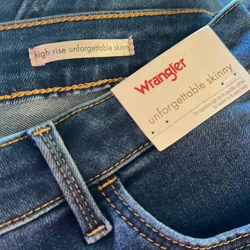 Wrangler NWT    HIGH RISE UNFORGETTABLE SKINNY JEAN IN MARINA SZ-18W