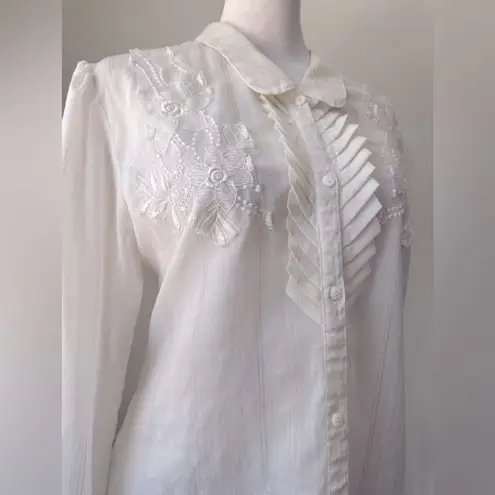 Shin Jia Shing Ivory Embroidered Long Sleeve Collared Button Down Blouse White